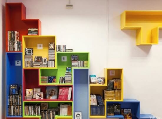 Building a Colorful Bookshelf