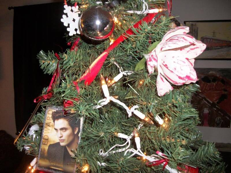 Twilight-Inspired Christmas Tree