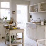 white-kitchen-decoration