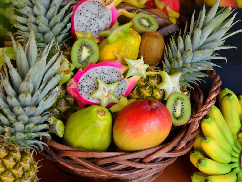 Luau party egzotic fruits